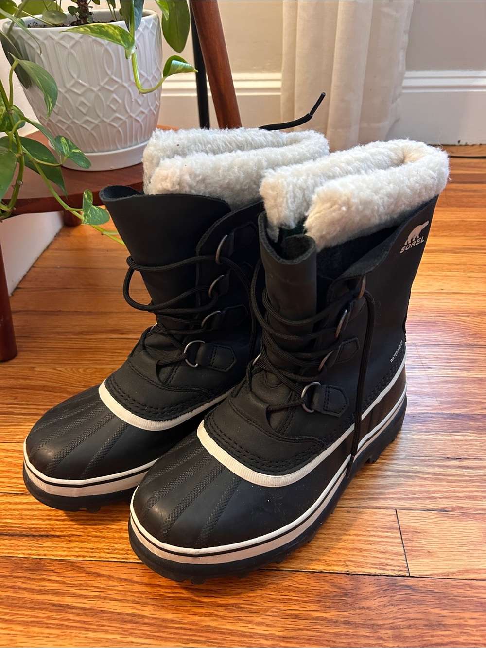 Sorel Women’s Black and White Insulated Lace-Up Snow Boots